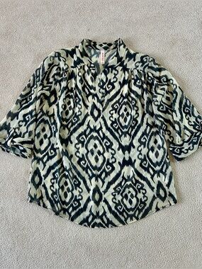 Sweet Pea by Stacy Frati Ikat Print Blouse in Black & Cream